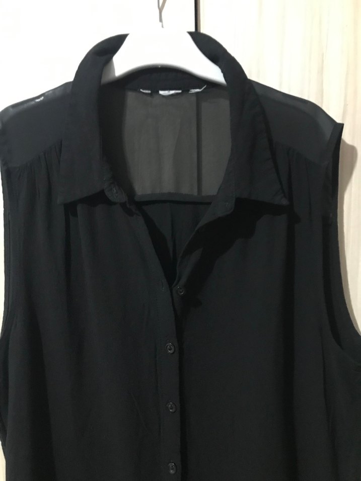 Siyah Düğmeli Kolsuz Midi Gömlek - Görsel 2