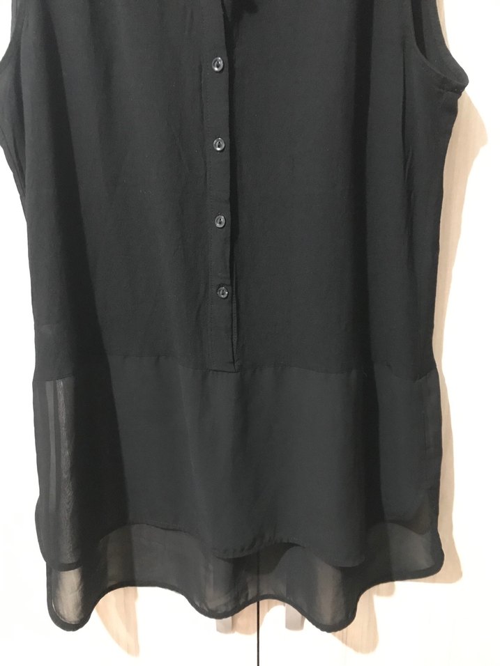 Siyah Düğmeli Kolsuz Midi Gömlek - Görsel 3