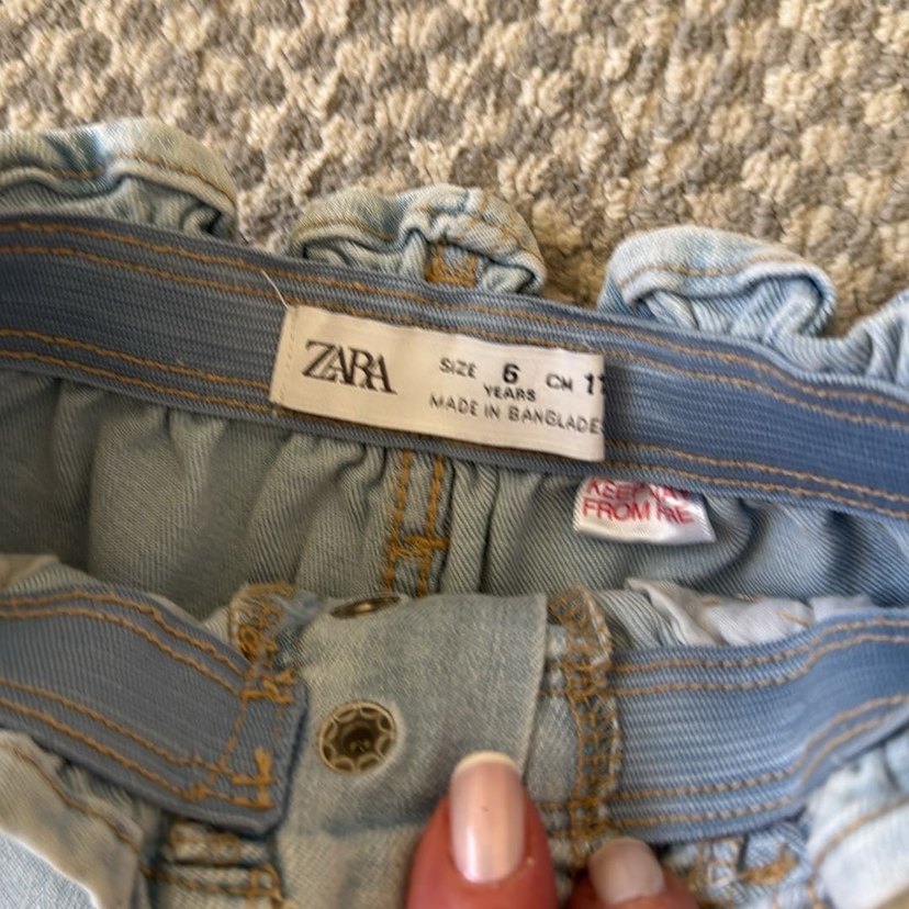 Kızlar için Nakışlı Fırfırlı Kot Şort - Görsel 3