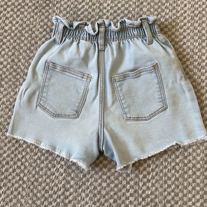 Kızlar için Nakışlı Fırfırlı Kot Şort - Görsel 4