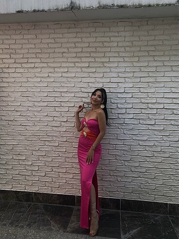 Zeynep Tosun Pembe elbise