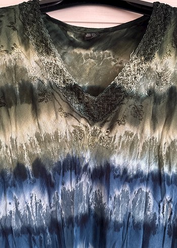 universal Beden V Yaka, Kolsuz, Salaş Batik Elbise