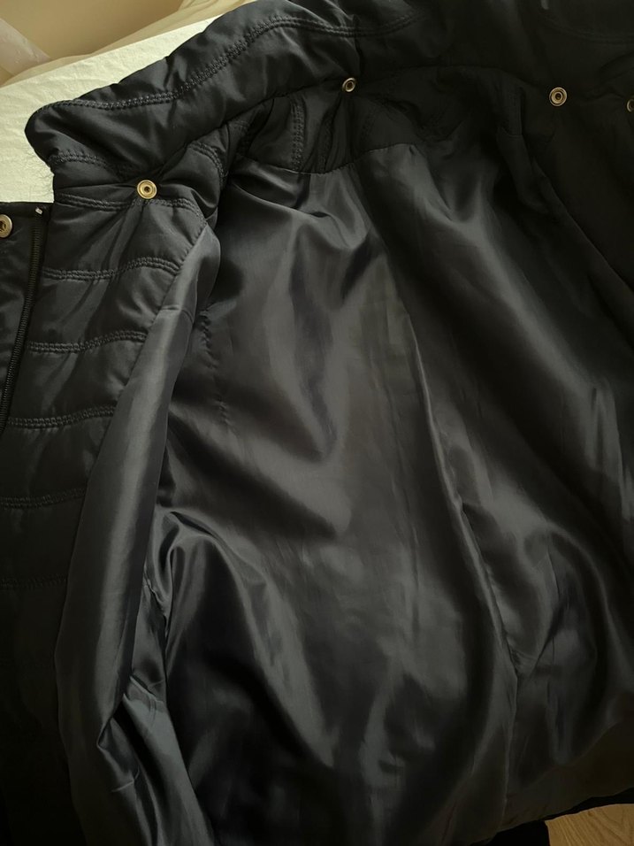 Kapüşonlu kapitone mont - Görsel 4