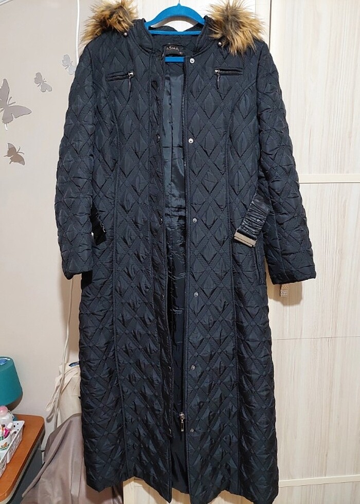 Kapüşonlu uzun kapitone mont - Görsel 4