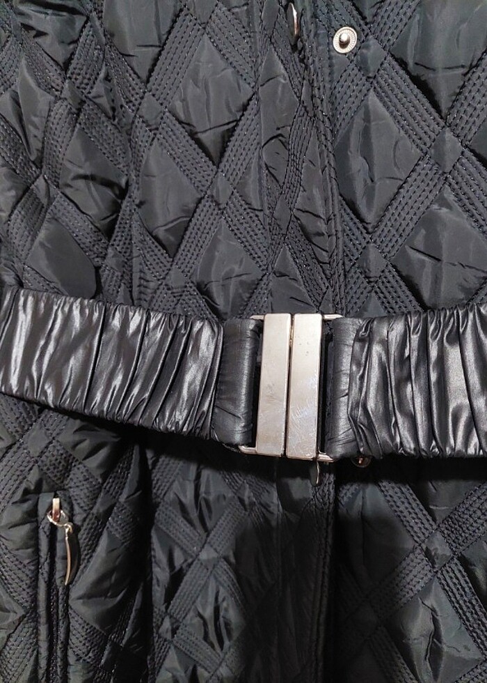 Kapüşonlu uzun kapitone mont - Görsel 5