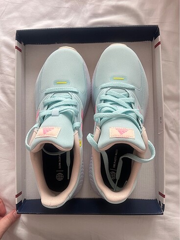 36,5 Beden Adidas ayakkabı