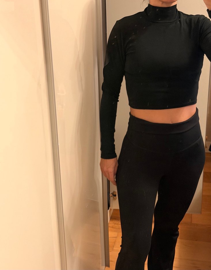 Siyah Yüksek Yakalı Uzun Kollu Crop Top - Görsel 3