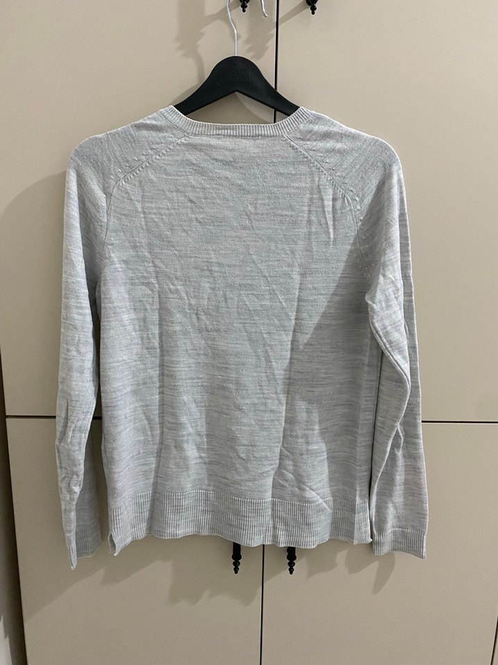 Gri V Yaka Uzun Kollu Kadın Kazak - Görsel 2