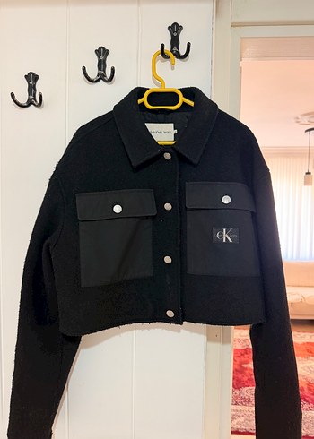Calvin Klein Siyah Crop Ceket Siklik Ve Rahatlik Bir Arada