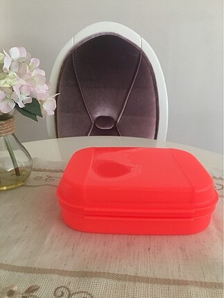 Tupperware sandviç kutusu