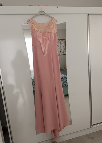 Pembe Nakışlı Uzun Kadın Abiye Elbise