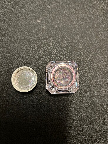 Essence multichrome flakes