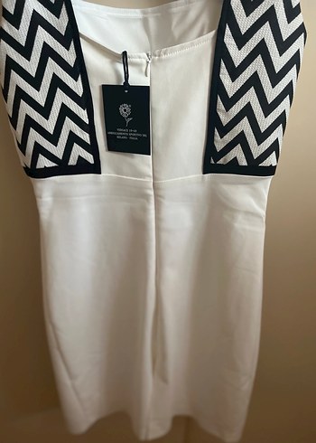 V Yaka Siyah Beyaz Midi Elbise - Görsel 8