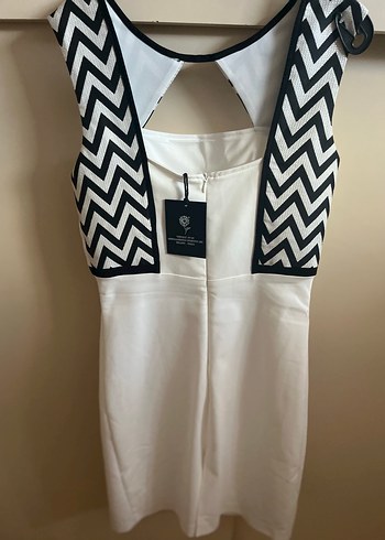 V Yaka Siyah Beyaz Midi Elbise - Görsel 7