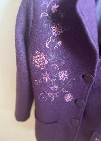 Mor Nakışlı Düğmeli Midi Yün Ceket - Görsel 3