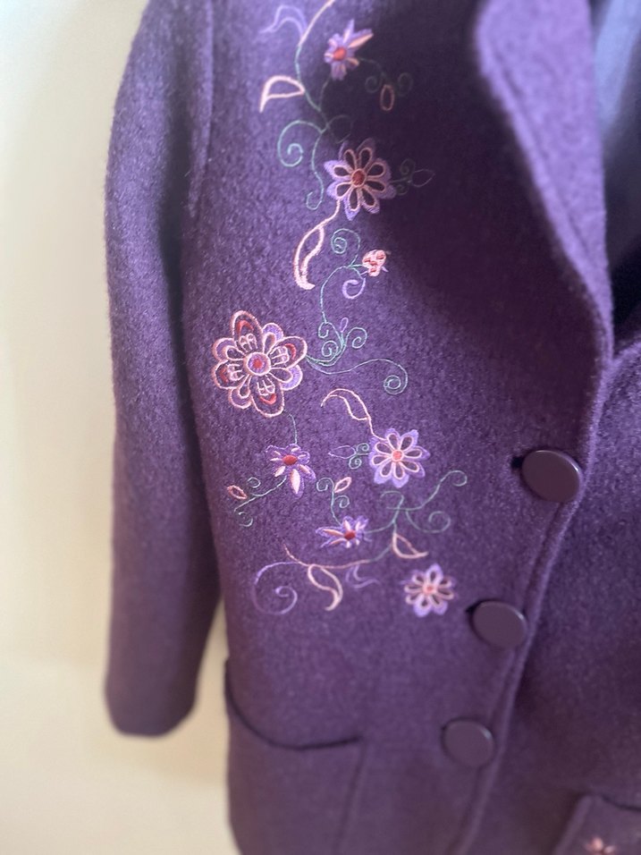 Mor Nakışlı Düğmeli Midi Yün Ceket - Görsel 3