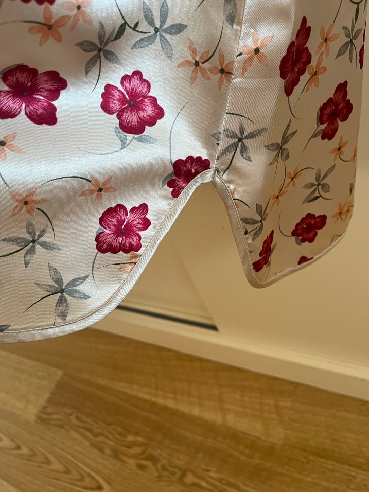 Çiçek Desenli Beyaz Midi Gecelik - Görsel 4