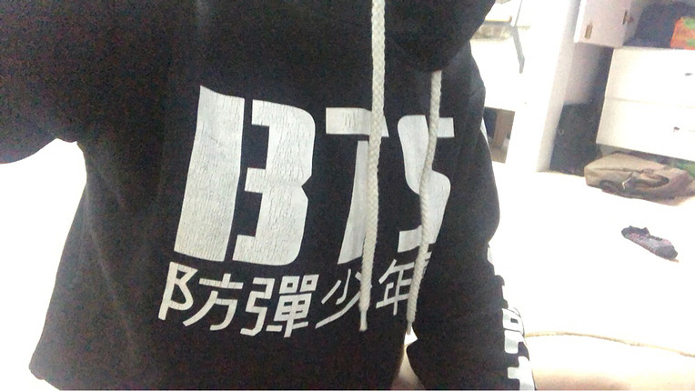 BTS sweatshırt