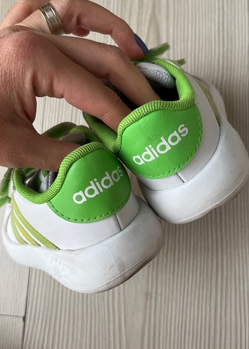 Kız Çocuk Beyaz Renkli Cırtlı Spor Ayakkabı - Görsel 4