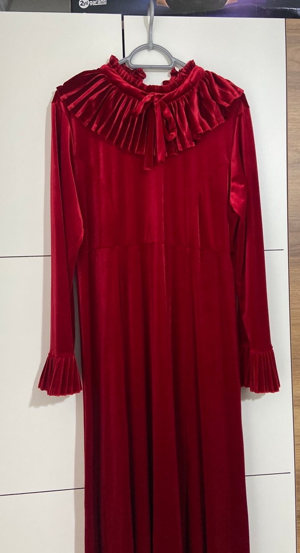 Kırmızı Piliseli Uzun Kollu Kadife Elbise - Görsel 2
