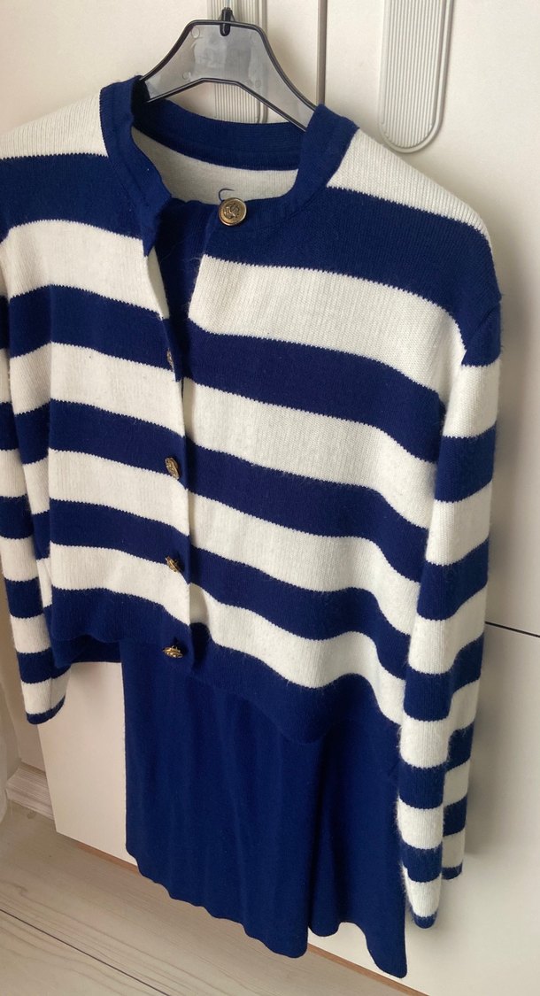 Düğmeli Lacivert Beyaz Çizgili Etekli triko takım - Görsel 3