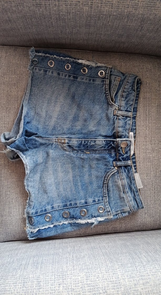 ZARA 38 beden Nakışlı Düğmeli Mavi renk Kadın Kot Şort - Görsel 2