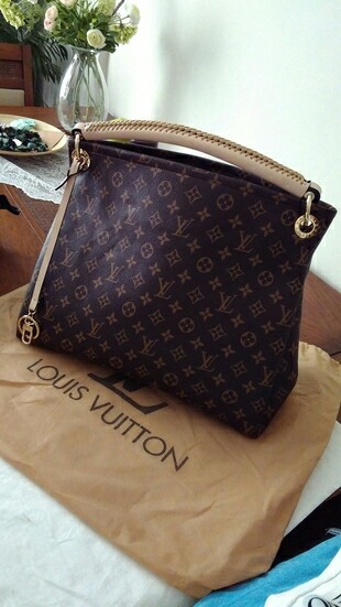 LOUİS VUİTTON ARSTY XL BAG