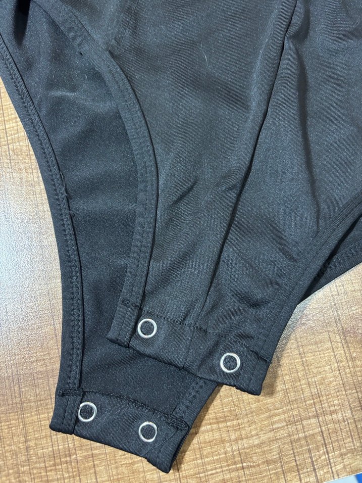 Yüksek Yakalı Siyah Kadın Bluz - Görsel 2