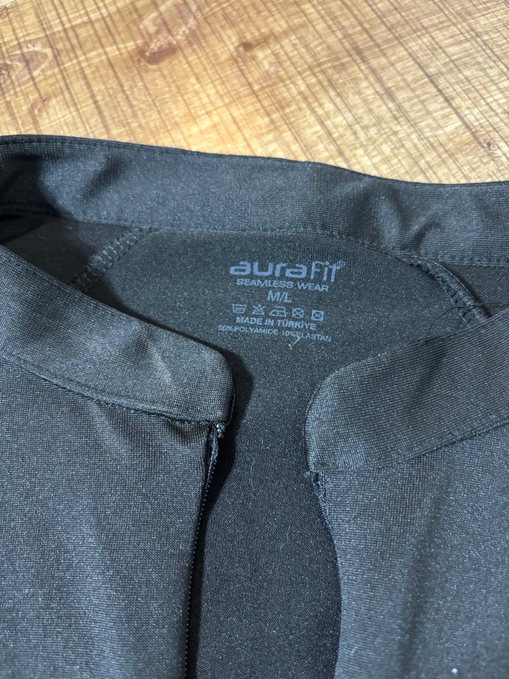 Yüksek Yakalı Siyah Kadın Bluz - Görsel 3