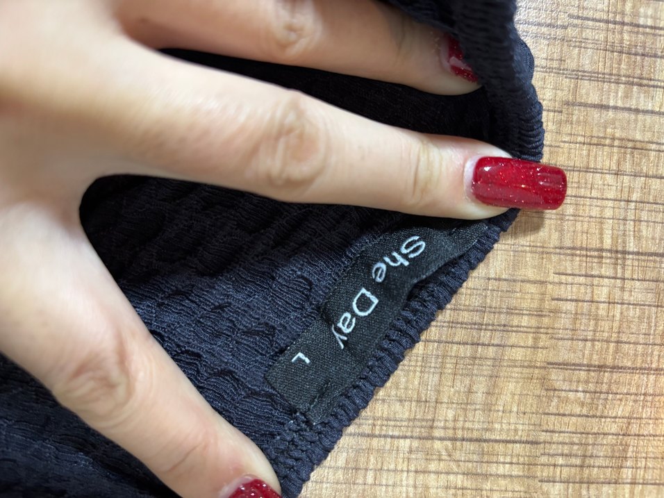 Siyah sırt açık bluz - Görsel 2