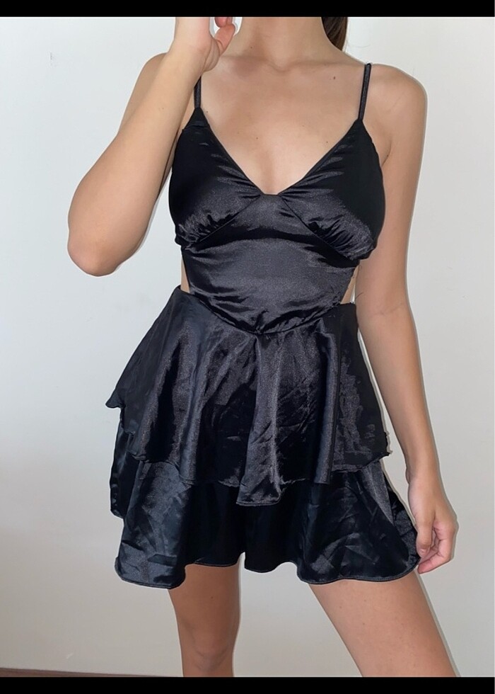 siyah parlak sortlu mini elbise - Görsel 2