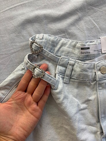 Bershka kalp detaylı kot şort