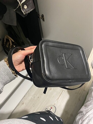 Beden siyah Renk calvin klein siyah askılı çanta