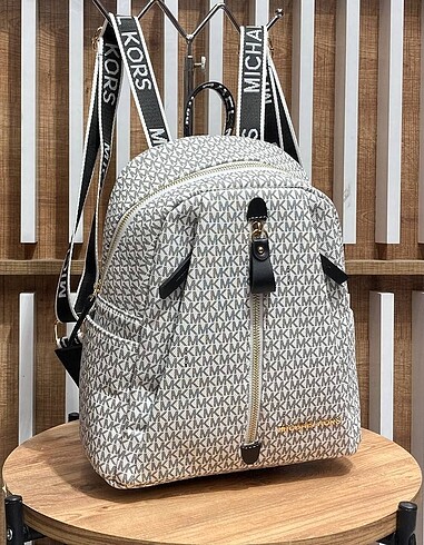 Michael Kors bayan sırt çantası