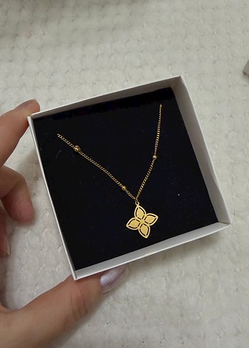 Altın Renk Mini Kelebekli Zincir Kolye