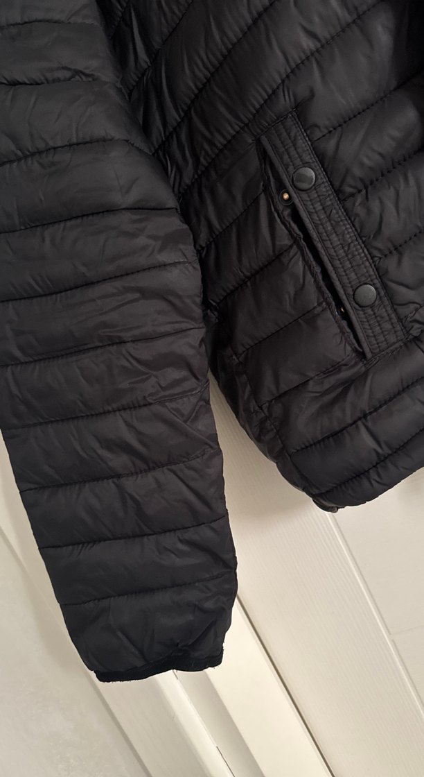 Erkek Siyah Şapkalı Mont Bershka - Görsel 2