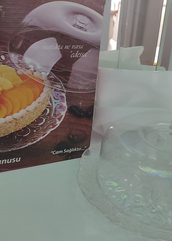 cam tabaklık kek fanusu
