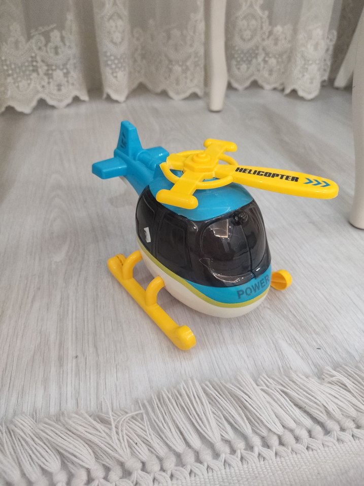 Renkli Oyuncak Helikopter - Görsel 2