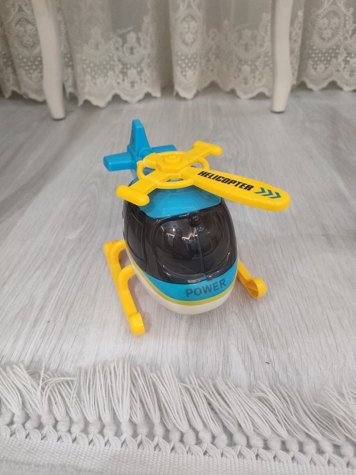 Renkli Oyuncak Helikopter - Görsel 3