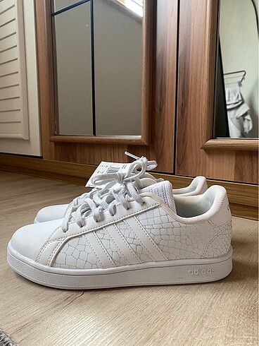 Adidas spor ayakkabı