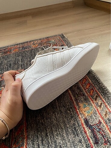 36 Beden beyaz Renk Adidas spor ayakkabı
