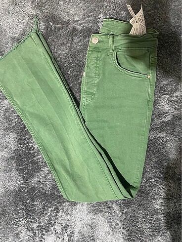 xs Beden Stradivarius ispanyol paça yeşil pantolon