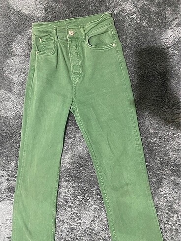 xs Beden yeşil Renk Stradivarius ispanyol paça yeşil pantolon