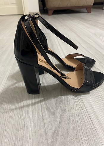 Diğer Siyah Klasik Topuklu Ayakkabı