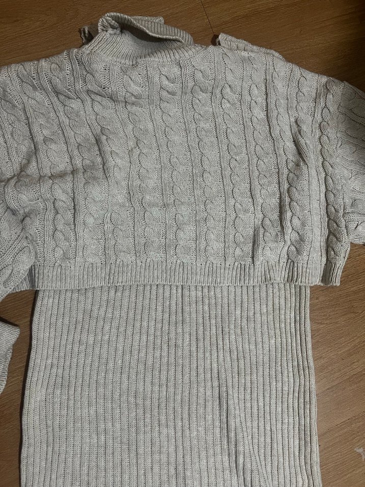 Uzun Bej Yüksek Yakalı Triko Elbise - Görsel 4