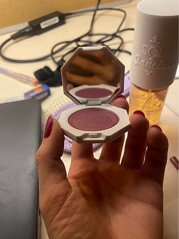 Beden Renk Fenty cheeks out 09 cool berry allık