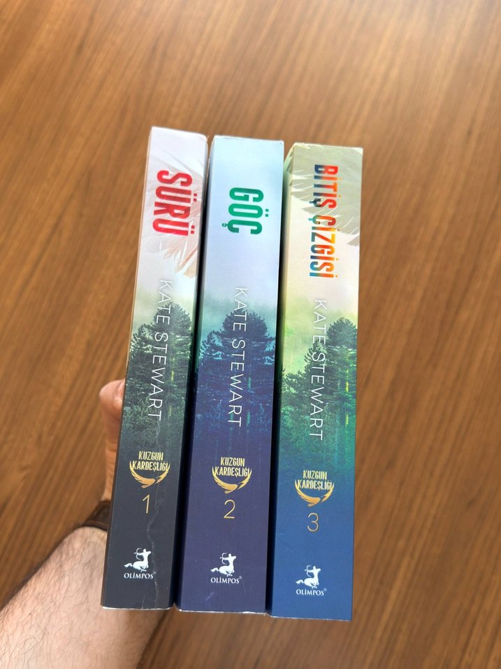 Kate Stewart Üçlemesi: Sürü, Göç, Bitiş Çizgisi - Görsel 2