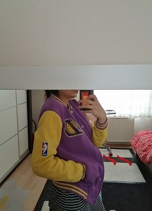 Markası champion Lakers