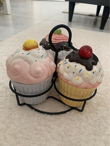 Mudo cupcake sunumluk