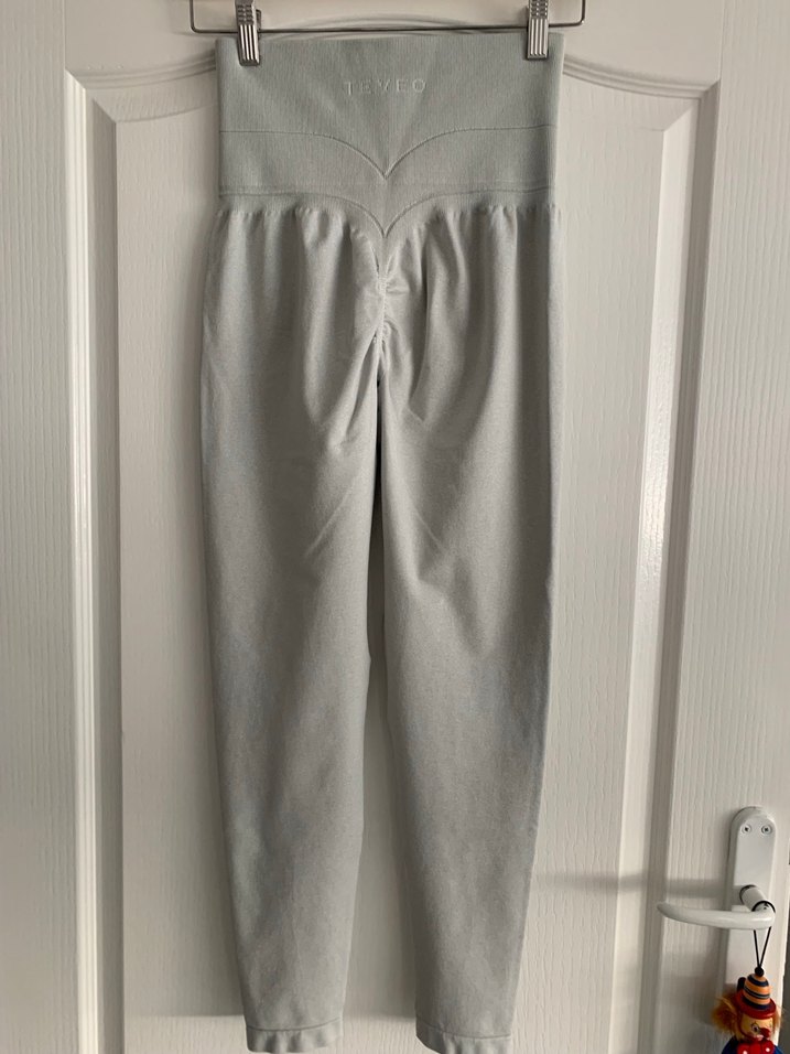 Gri Midi Kadın Tayt - Rahat ve Şık - Görsel 2